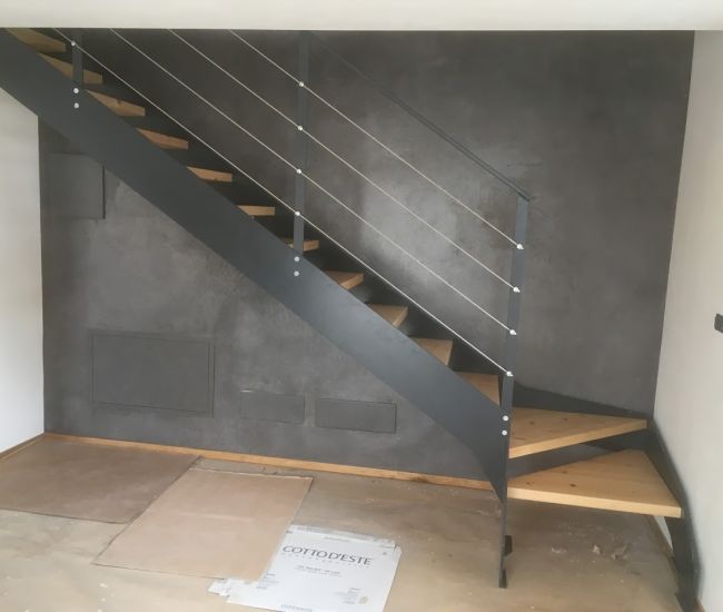 scala interna in ferro e legno